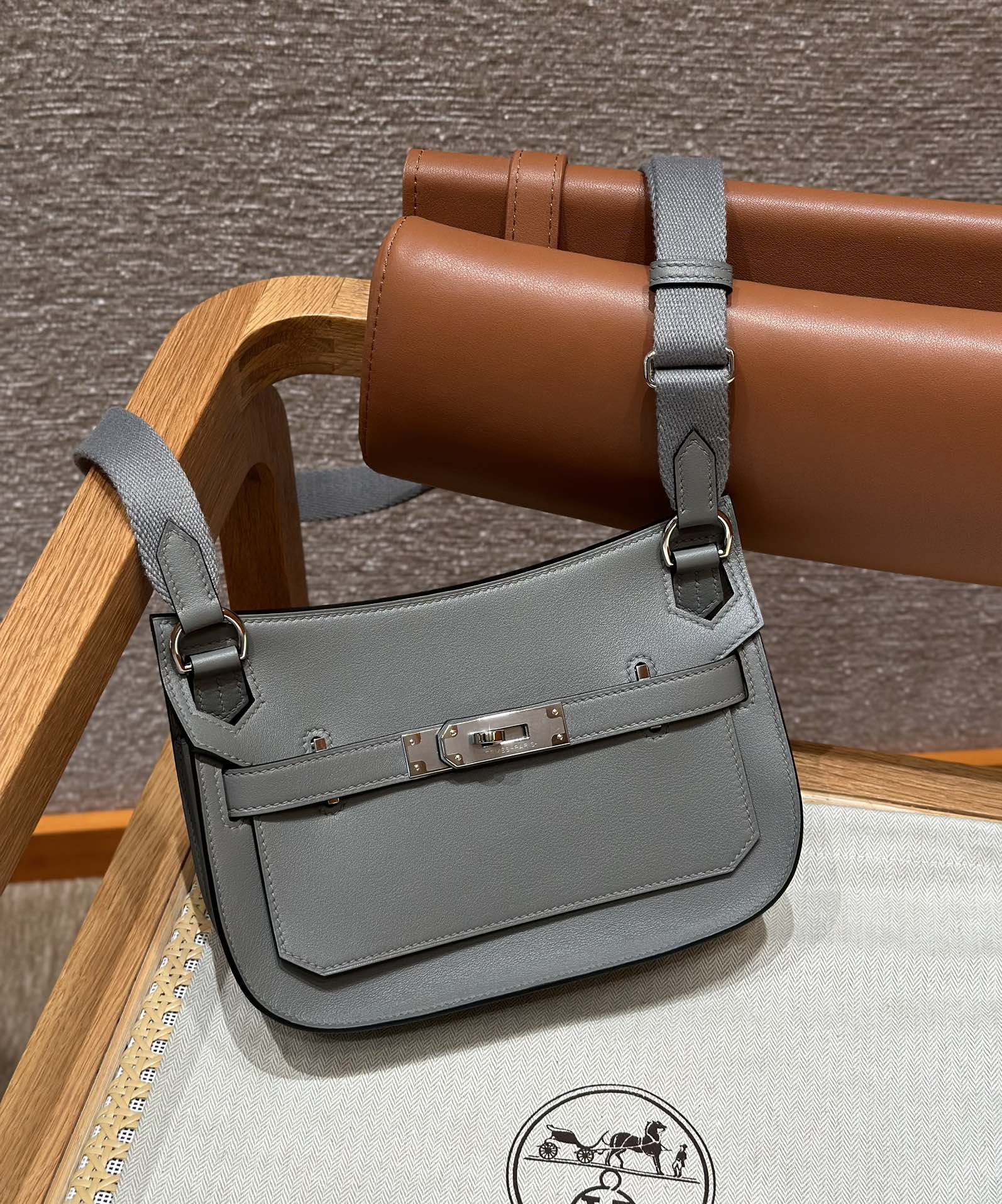 Elegant Jypsiere Style Crossbody Bag - Rain Cloud Gray, 23cm, Swift Leather 1 i1715060844 7108 3