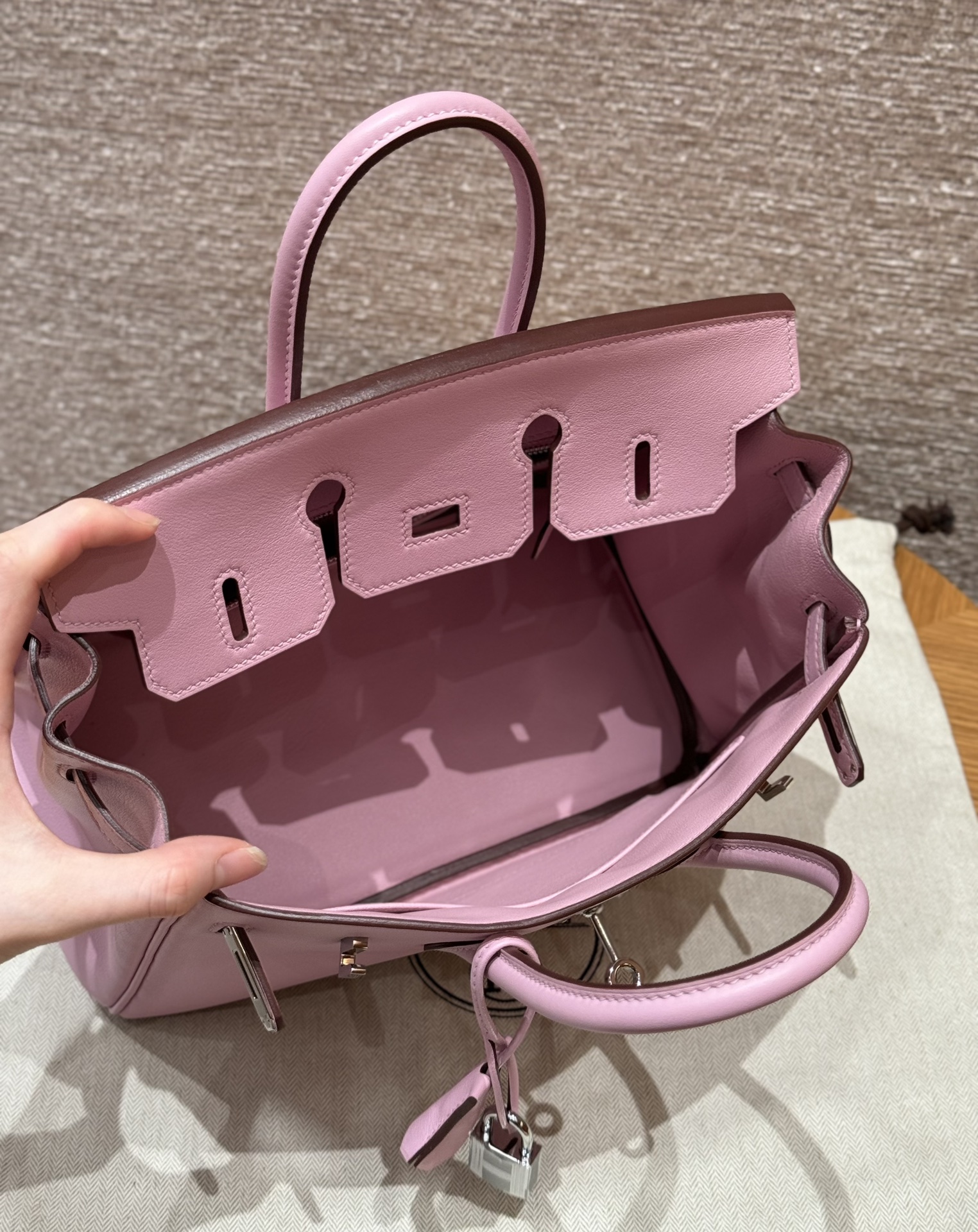 NO:670986,StyleBirkin Colourx9/Mauve Size25*20*13cm LeatherSwift From France Hardware: silver platinum 25cm, mallow purple, inseam, silver buckle, original plain cowhide imported from France, high-end handmade exclusive customization, pure hand-made nails, hand-engraved hardware, stainless steel electroplating 18k hardware, customer order, other, louis vuitton, tom ford, stuart weitzman, cowhide19860909StyleBirkin Colourx9/Mauve Size25*20*13cm LeatherSwift From France Hardware: silver 铂金25cm,锦葵紫,内缝,银扣,法国进口原厂平纹牛皮,高级全手工专属定制 纯手工手打钉,手刻五金,精钢电镀18k五金 客订实拍customer order,其他,louis vuitton,tom ford,stuart weitzman,cowhide,韩剧