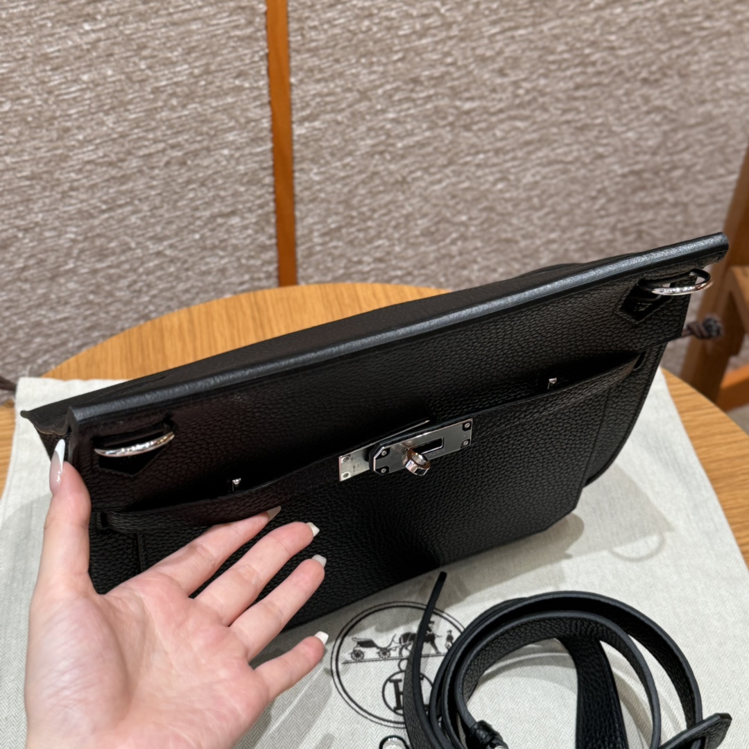 Hermès Jypsiere 31cm Noir Togo Leather Silver Hardware Crossbody Bag 7 i1727154255 1395 3