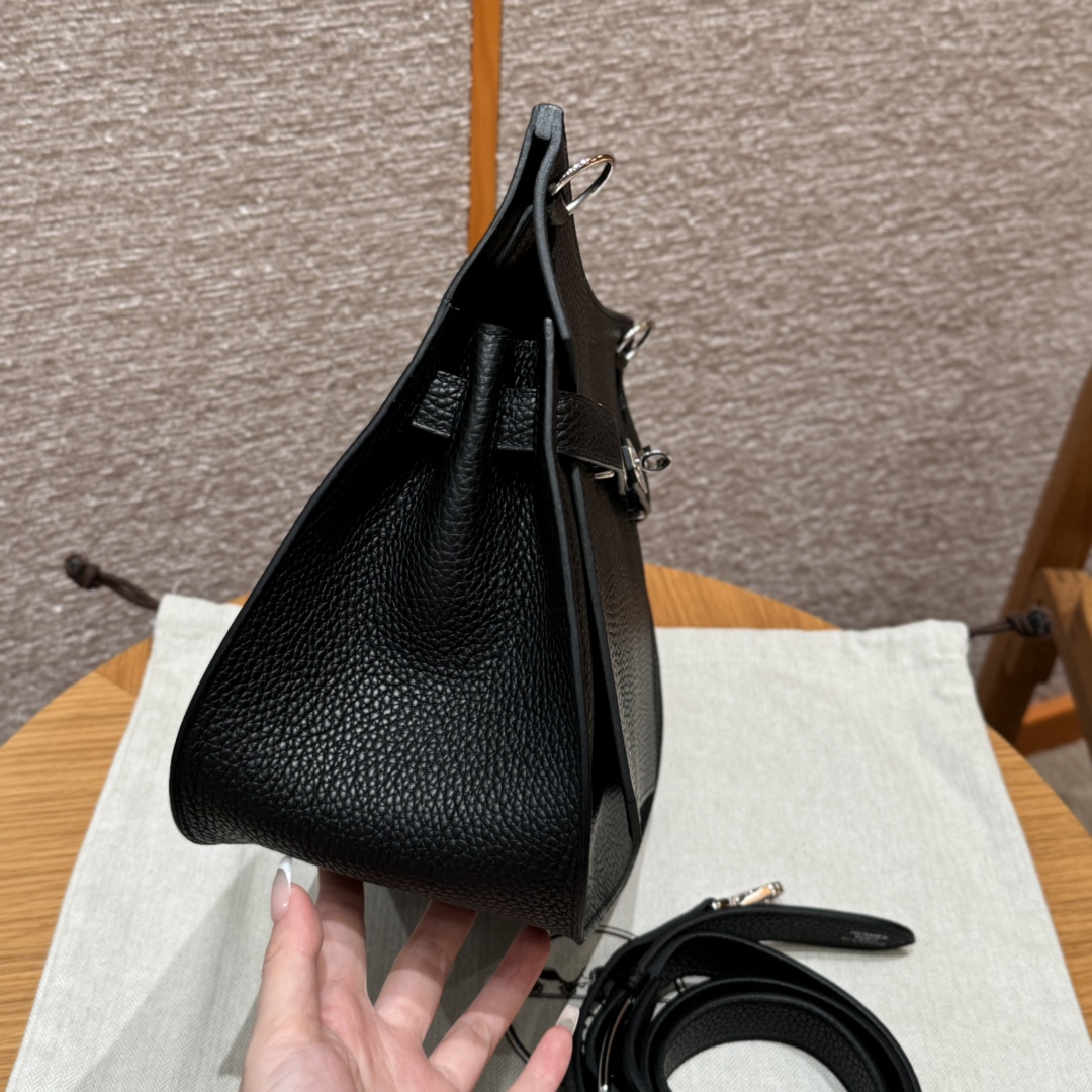 Hermès Jypsiere 31cm Noir Togo Leather Silver Hardware Crossbody Bag 8 i1727154255 3928 8