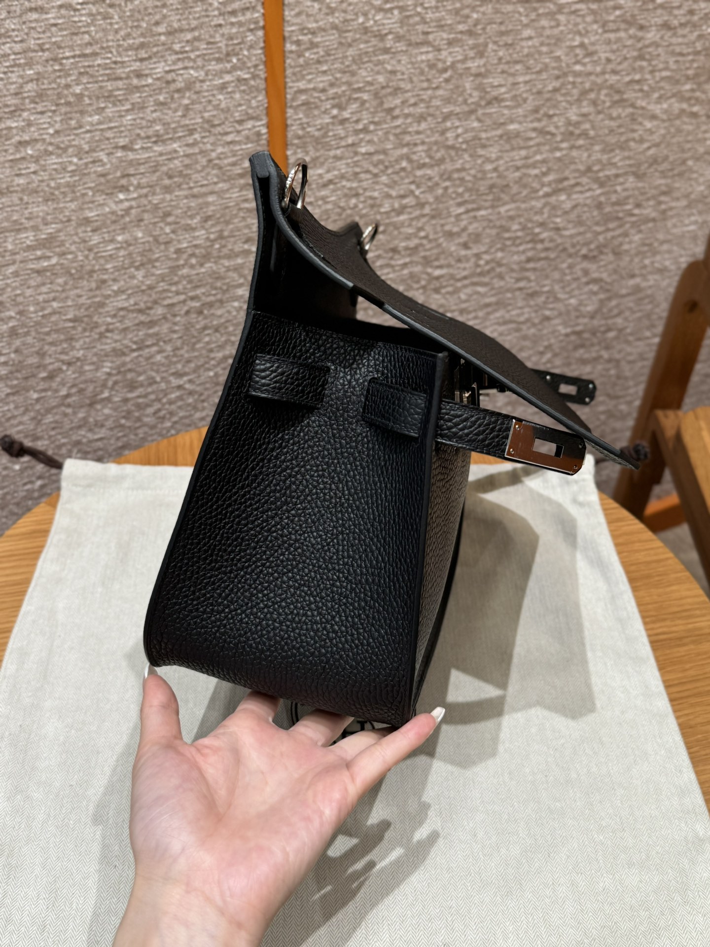 Hermès Jypsiere 31cm Noir Togo Leather Silver Hardware Crossbody Bag 3 i1727154255 6623 5