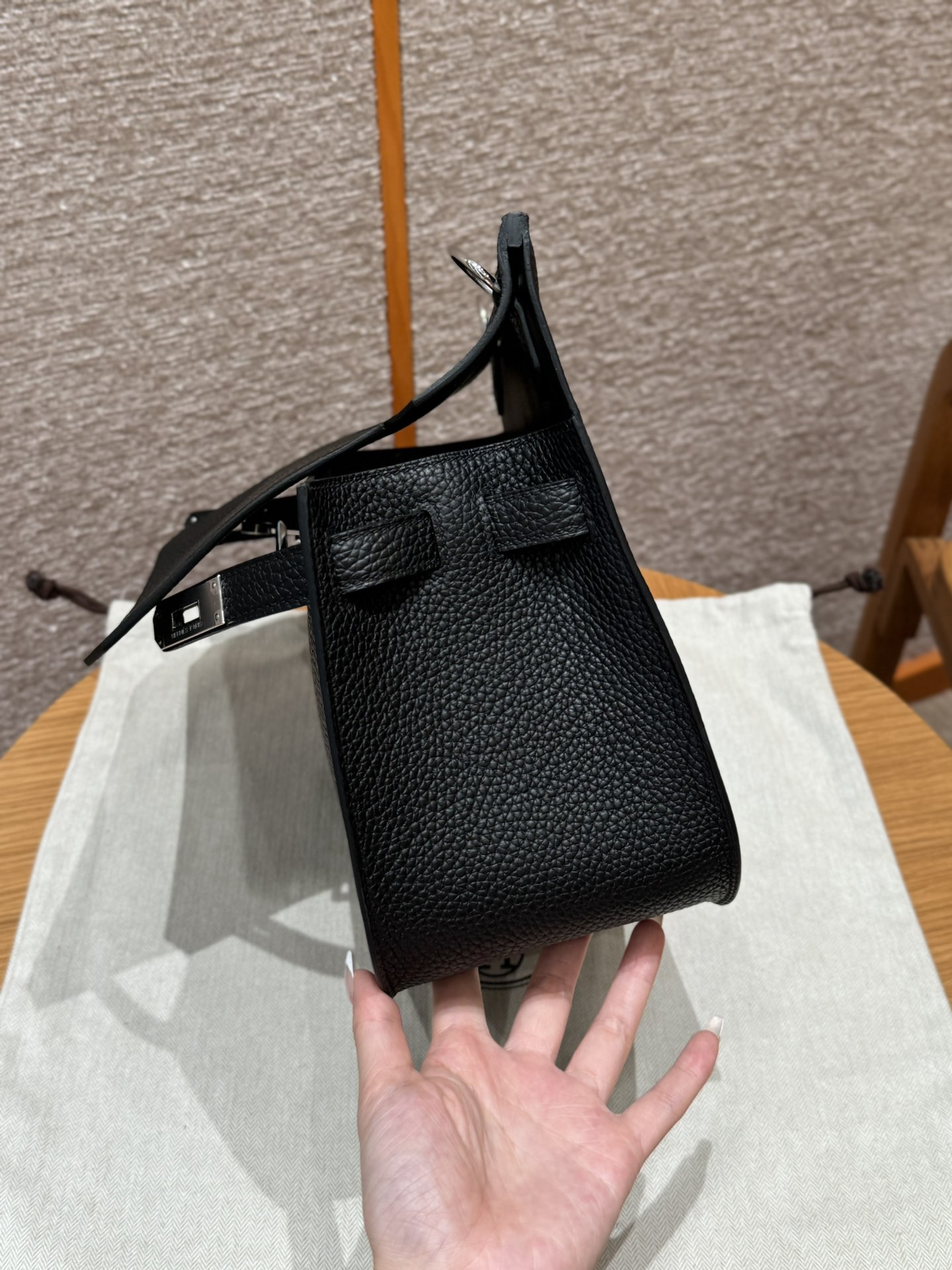 Hermès Jypsiere 31cm Noir Togo Leather Silver Hardware Crossbody Bag 9 i1727154255 8038 4