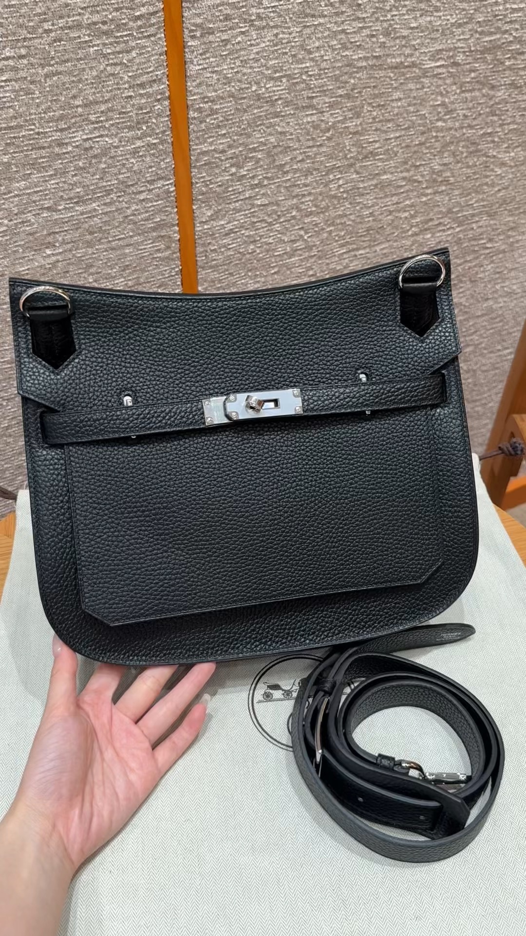 Jypsiere 31cm Noir Togo Leather Silver Hardware Crossbody Shoulder Bag