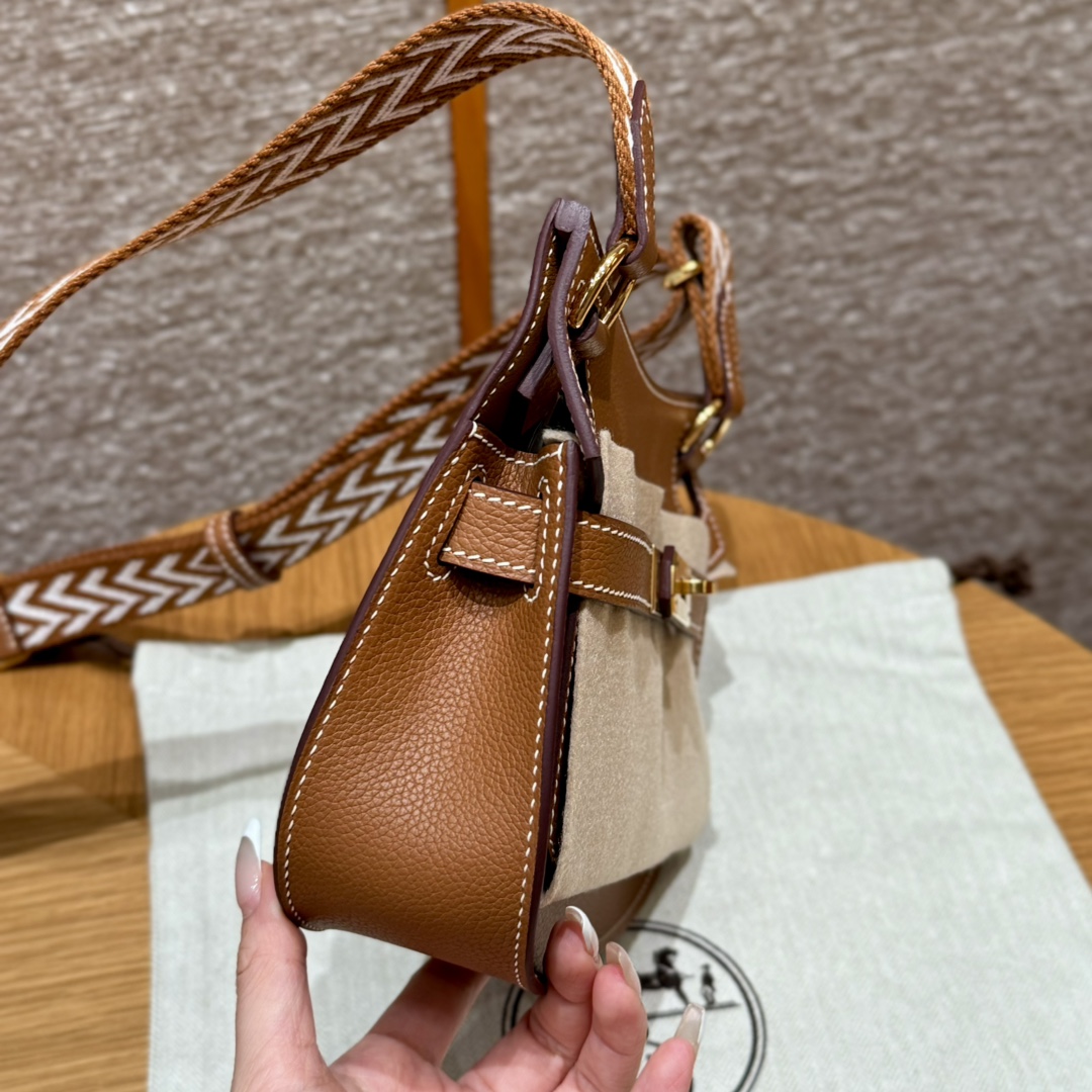 Jypsiere Mini Style Crossbody Bag, Gold Evercolor Leather with Gold Hardware 4 i1727769449 1197 2