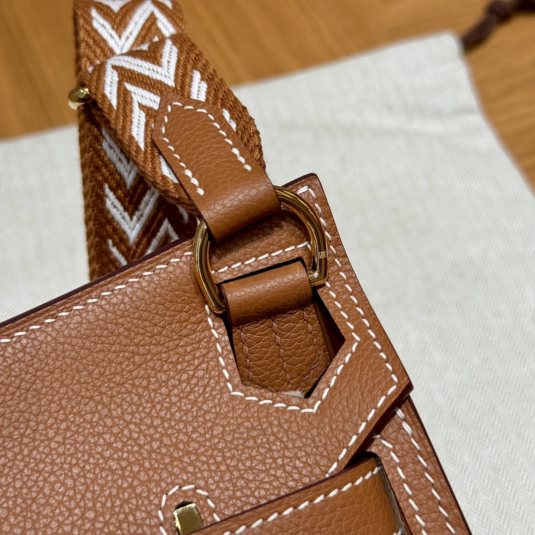 Jypsiere Mini Style Crossbody Bag, Gold Evercolor Leather with Gold Hardware 5 i1727769449 1225 3