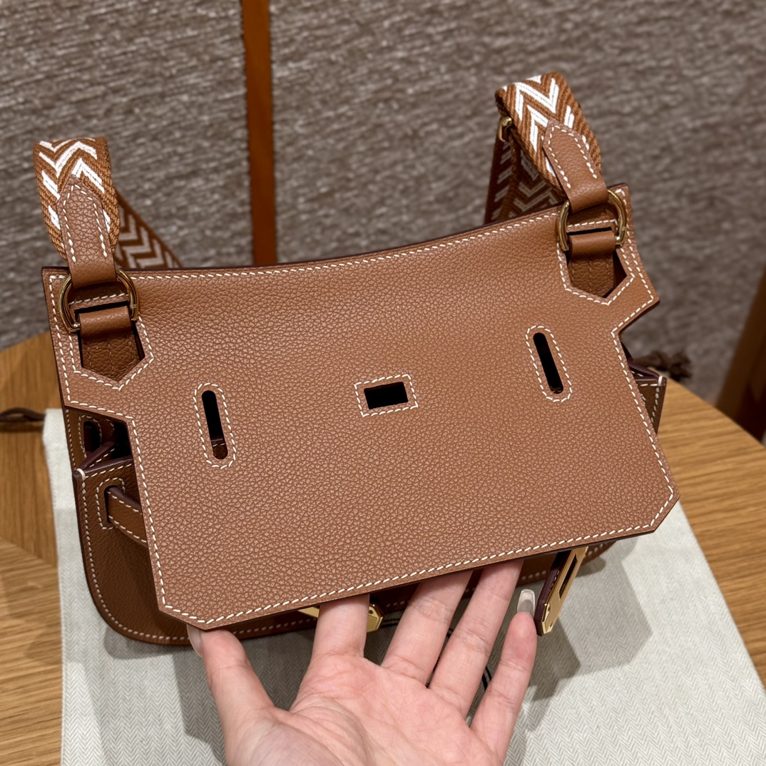 Jypsiere Mini Style Crossbody Bag, Gold Evercolor Leather with Gold Hardware 6 i1727769449 2869 4