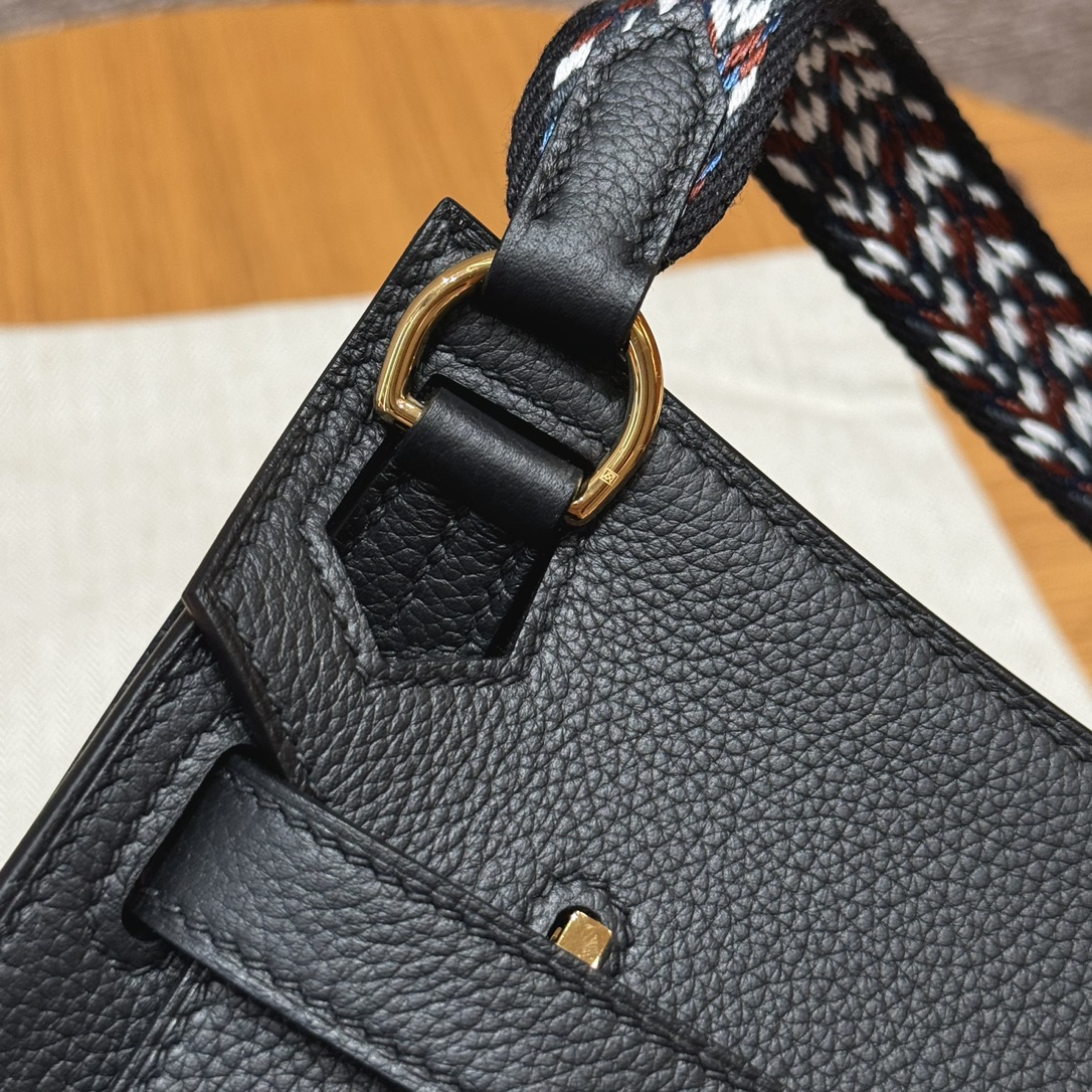 Jypsiere Mini Noir: Evercolor Leather with Gold Hardware 6 i1727769876 23 8