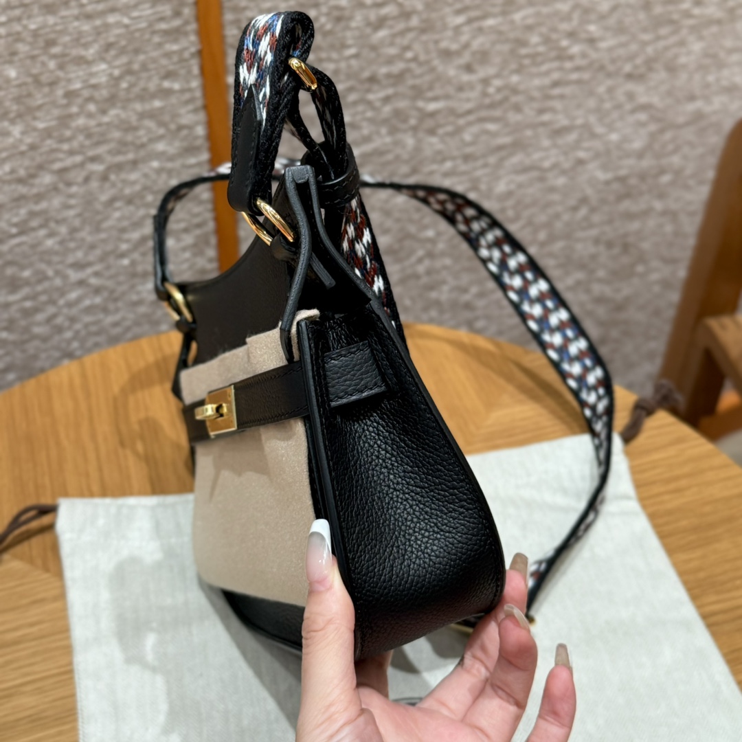 Jypsiere Mini Noir: Evercolor Leather with Gold Hardware 4 i1727769876 9773 4