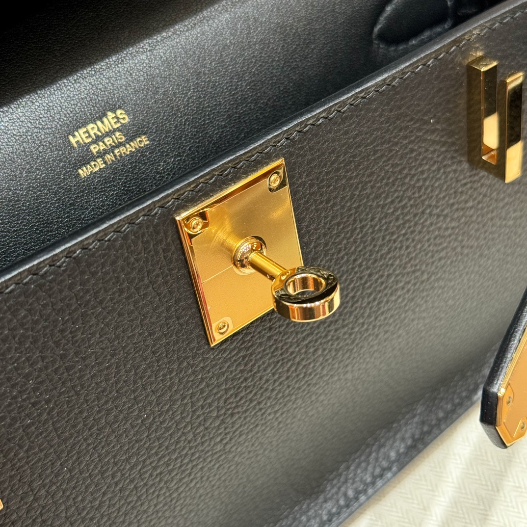 Jypsiere Mini Bag, Black Evercolor Leather with Gold Hardware, 23cm 5 i1727769948 2745 6
