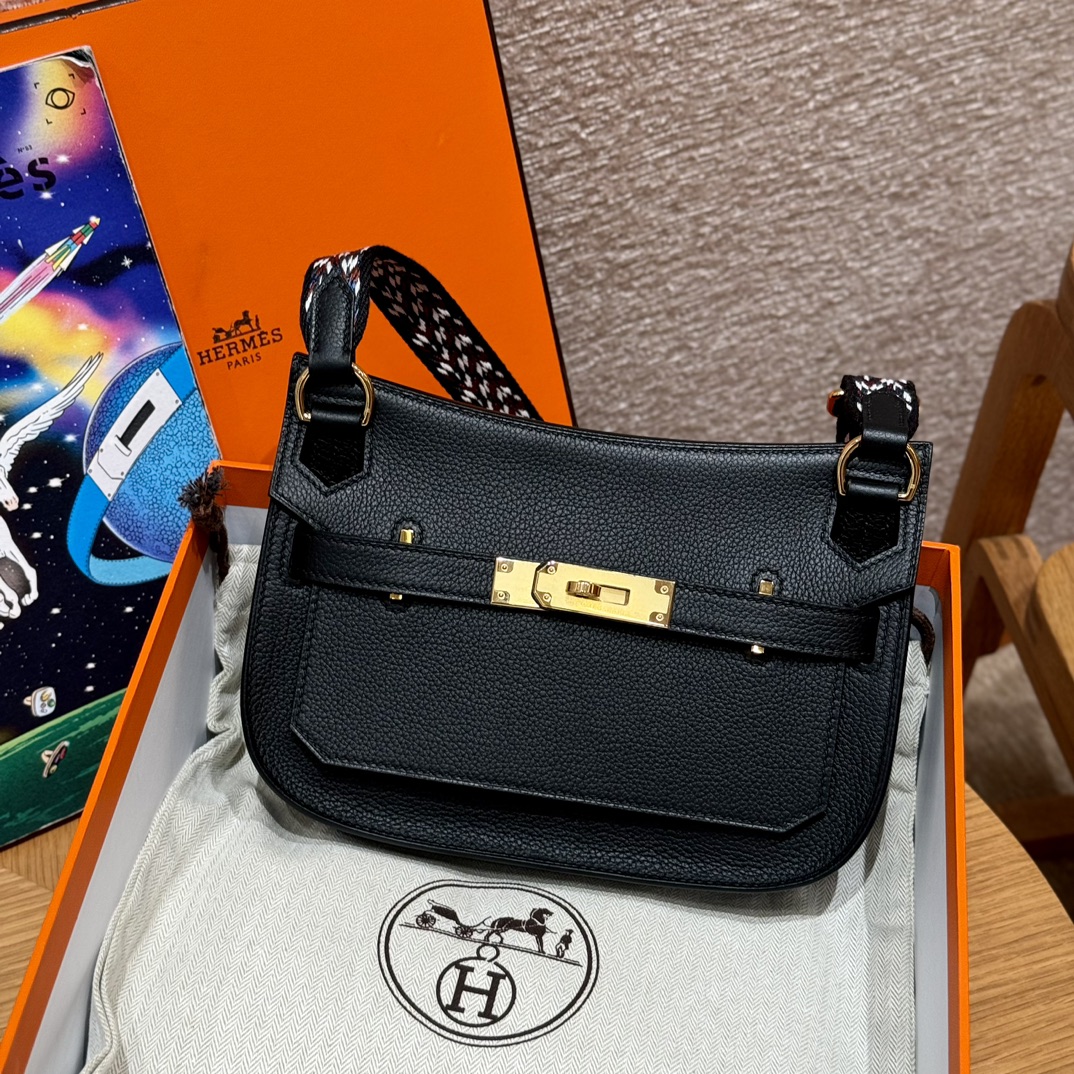 Jypsiere Mini Bag, Black Evercolor Leather with Gold Hardware, 23cm 3 i1727769948 7488 2