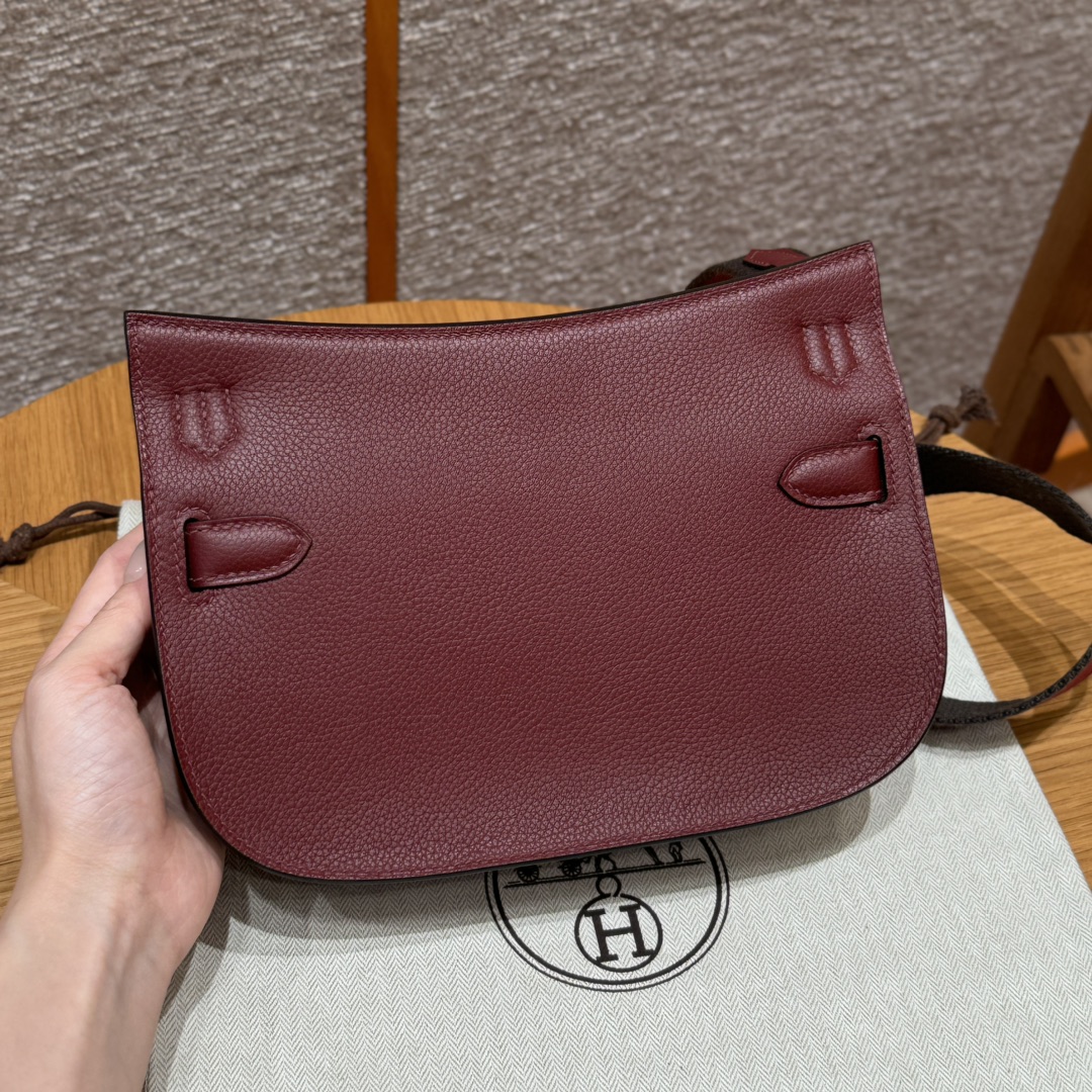 Jypsiere Mini Rouge H Evercolor Leather Gold Hardware Crossbody Bag 2 i1727770019 6303 2