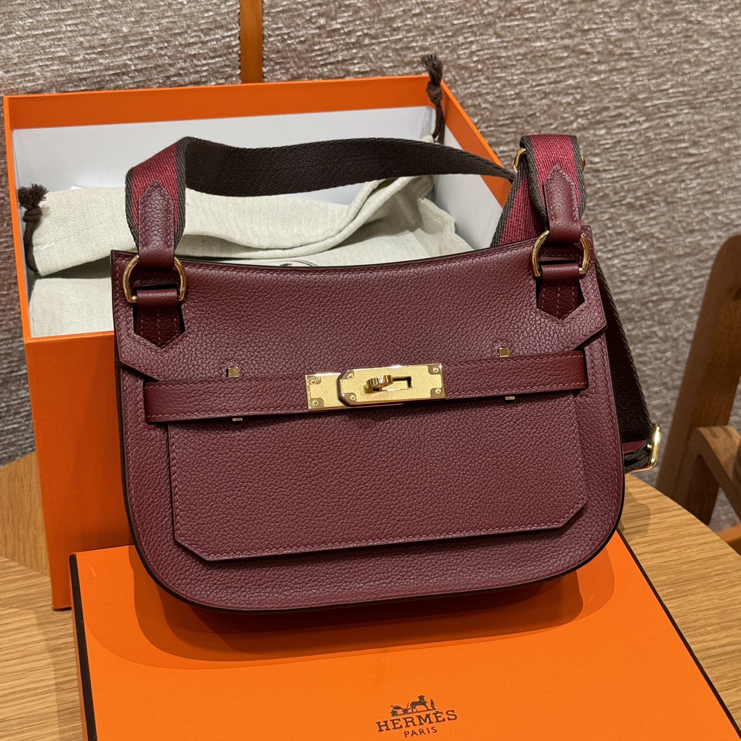 Jypsiere Mini Rouge H Evercolor Leather Gold Hardware, 23cm Crossbody Bag 1 i1727770052 6184 4