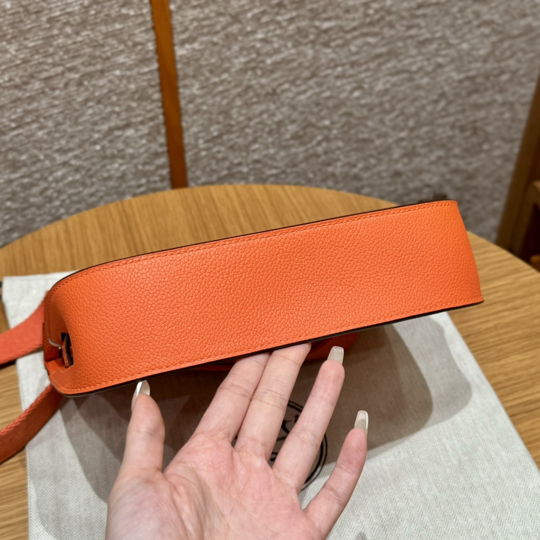 Jypsiere Mini Feu Orange Evercolor Leather Gold Hardware Crossbody Bag 5 i1727771038 5565 7