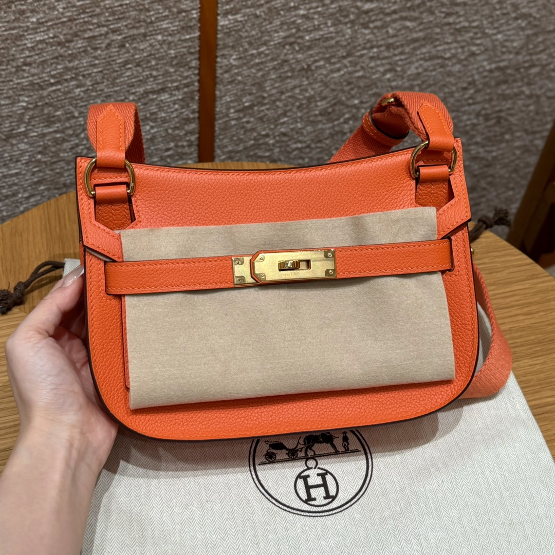 Jypsiere Mini Feu Orange Evercolor Leather Gold Hardware Crossbody Bag 2 i1727771038 6745 4
