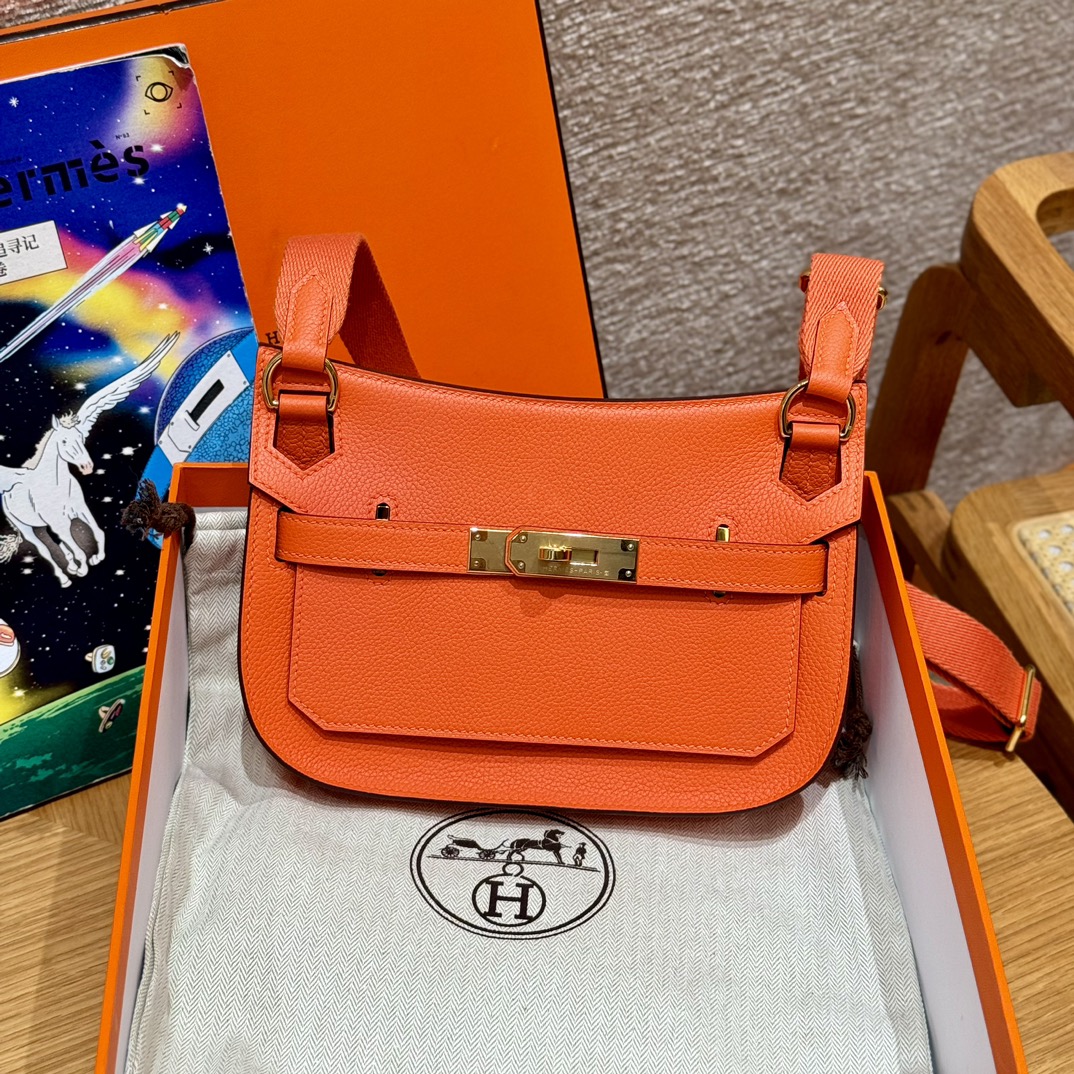 Hermès Jypsiere Mini Feu Evercolor Leather Gold Hardware Crossbody Bag 2 i1727771071 3075 4