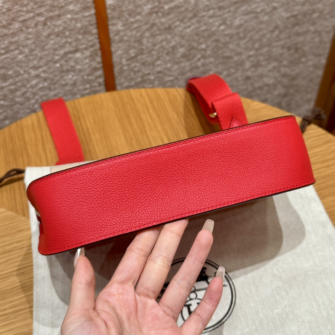 Jypsiere Mini Rouge Coeur Evercolor Leather Gold Hardware Crossbody Bag 5 i1727771151 1635 2