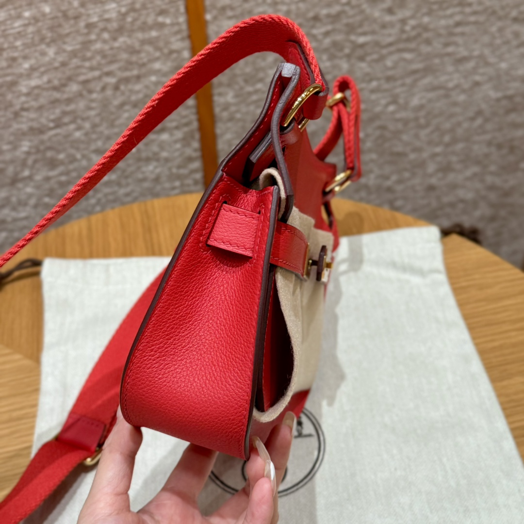 Jypsiere Mini Rouge Coeur Evercolor Leather Gold Hardware Crossbody Bag 4 i1727771151 2007 4