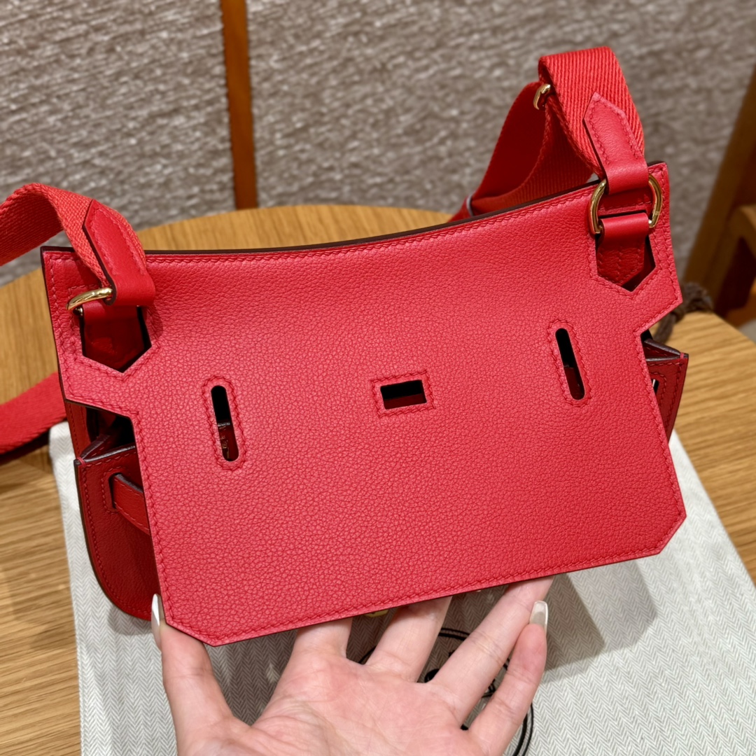 Jypsiere Mini Rouge Coeur Evercolor Leather Gold Hardware Crossbody Bag 2 i1727771165 3100 4