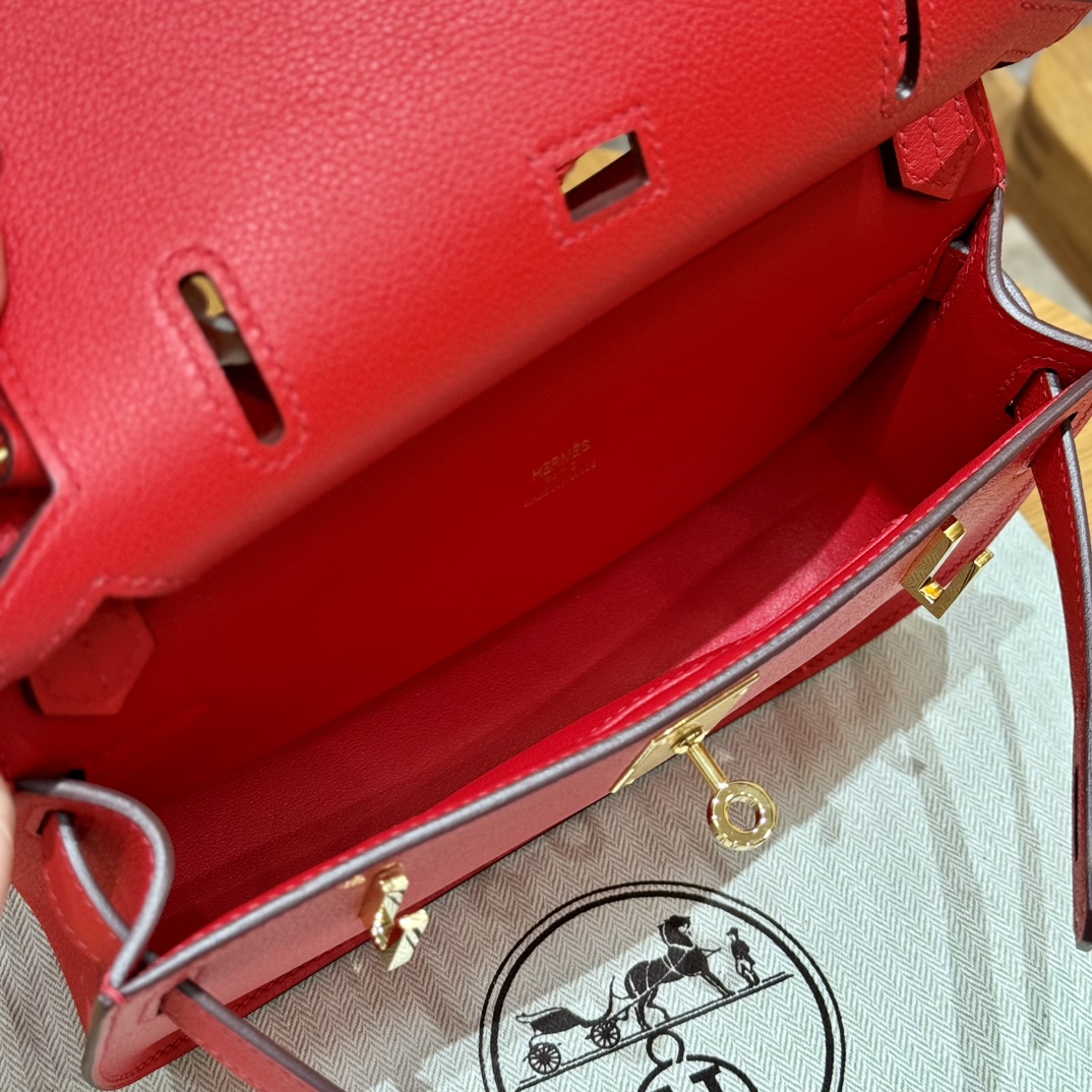 Jypsiere Mini Rouge Coeur Evercolor Leather Gold Hardware Crossbody Bag 5 i1727771165 8151 1