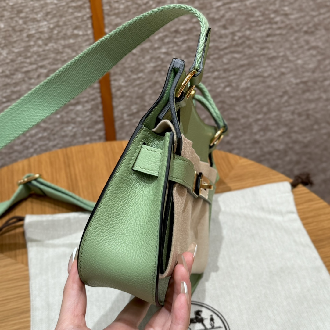 Hermès Jypsiere Mini Vert Criquet Evercolor Leather Gold Hardware Bag 5 i1727772581 3132 4