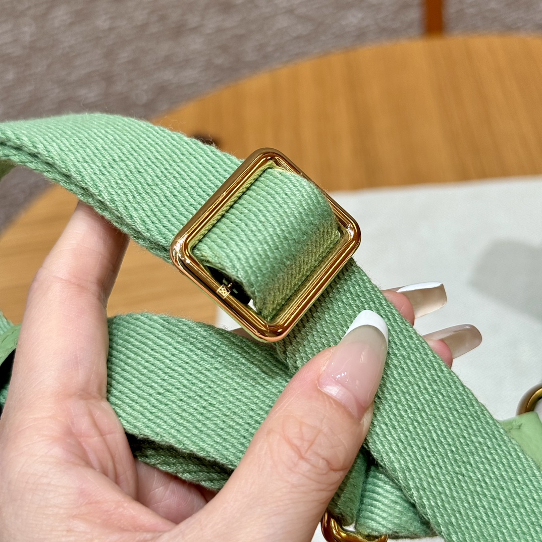 Hermès Jypsiere Mini Vert Criquet Evercolor Leather Gold Hardware 6 i1727772612 6415 3