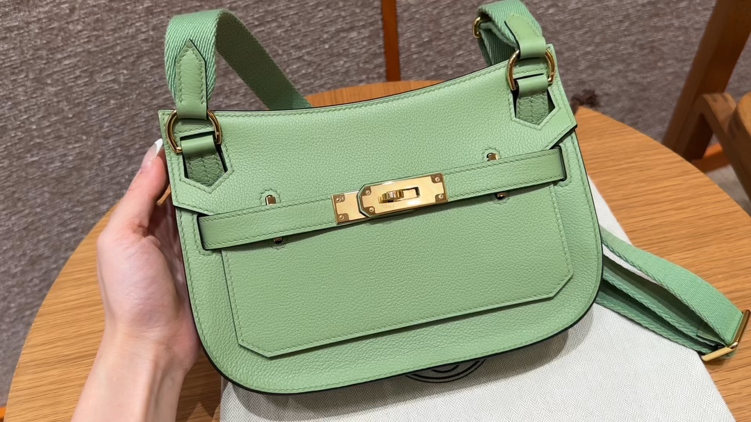 Jypsiere Mini Vert Criquet Evercolor Leather Gold Hardware Crossbody Bag