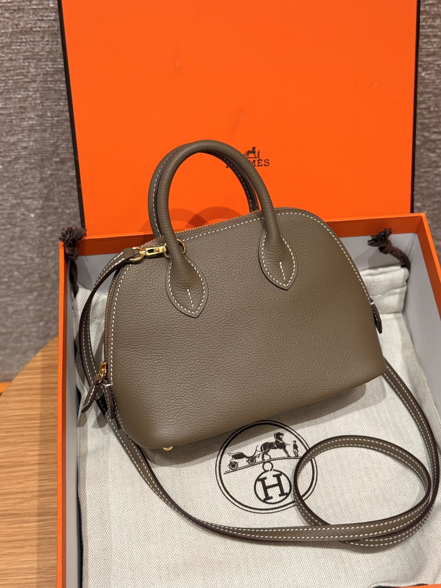 Hermès Mini bowling ball, elephant gray, soft cowhide imported from France, gold buckle