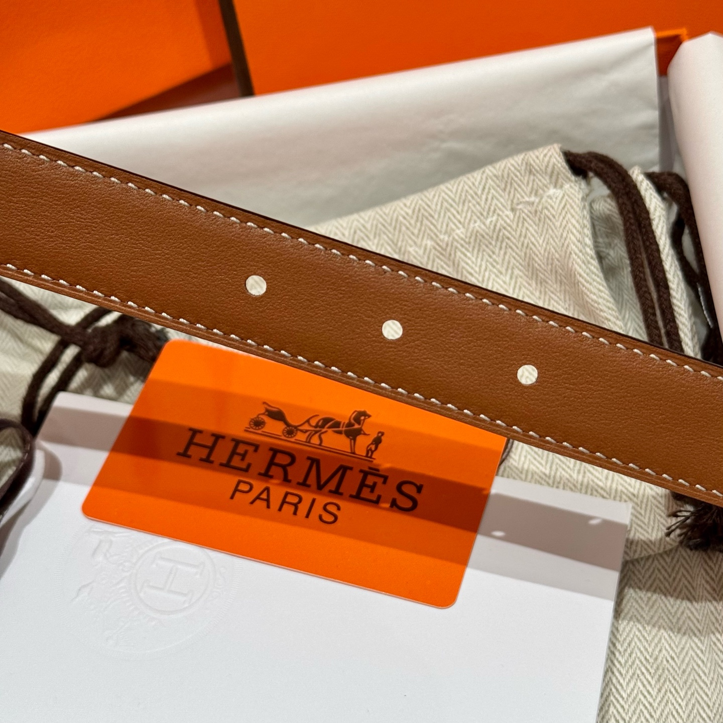 H家 小細腰ベルト おしゃれなスタイリング必須アイテム