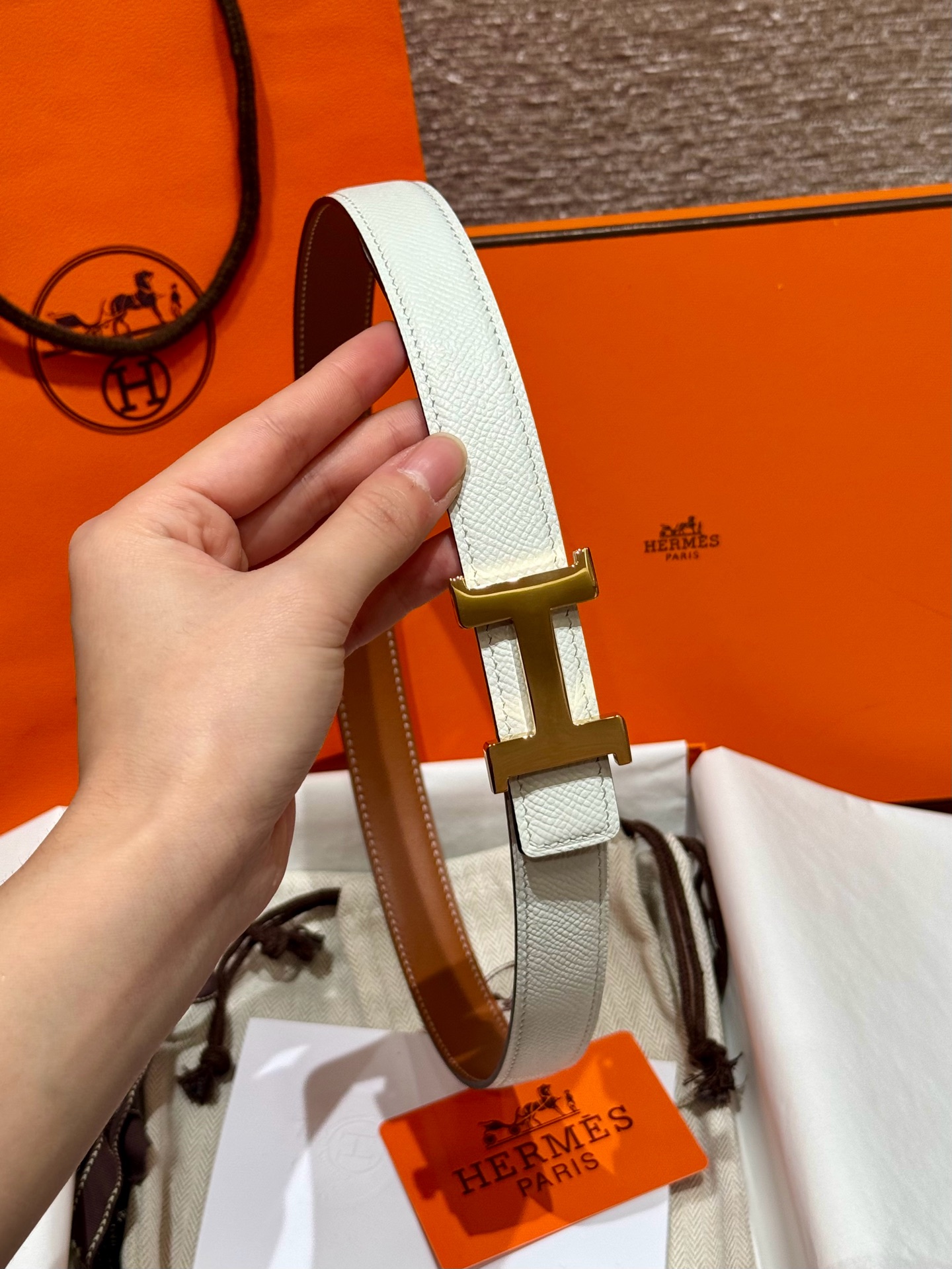 H家 小細腰ベルト おしゃれなスタイリング必須アイテム