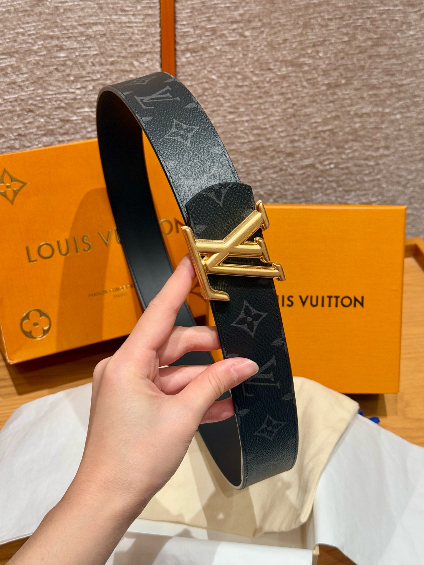 Louis Vuitton Monogram Eclipse Riem met Antieke Koperen Gesp, 4.0cm Breed