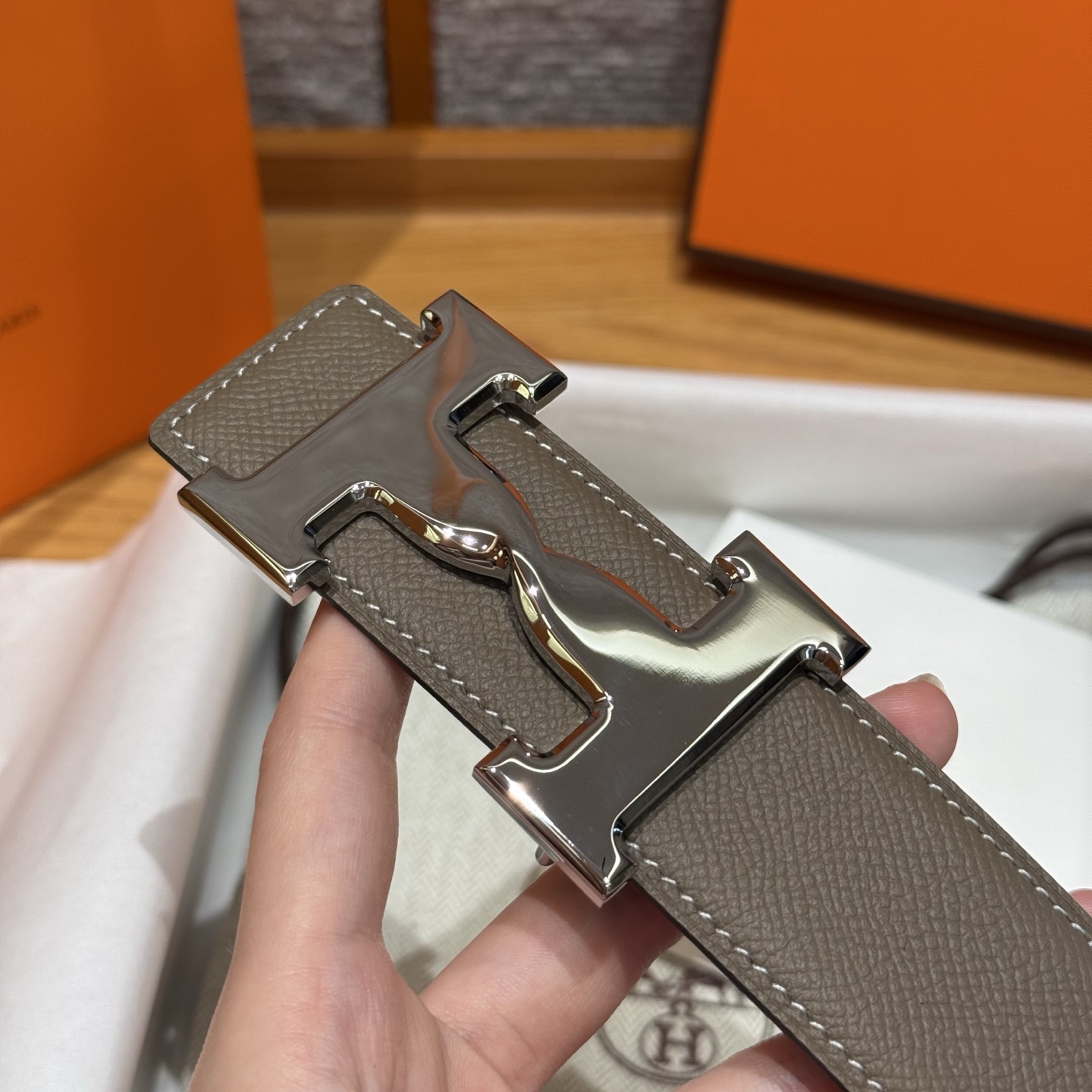 H家男款腰带 - 双面可用、精致なデザイン