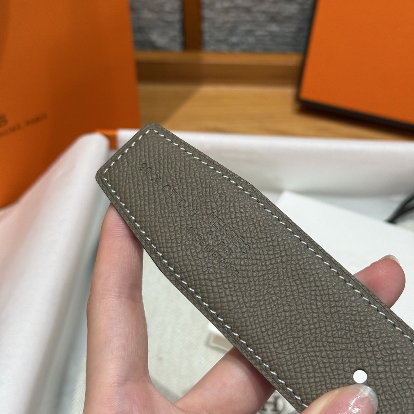 H家男款腰带 - 双面可用、精致なデザイン