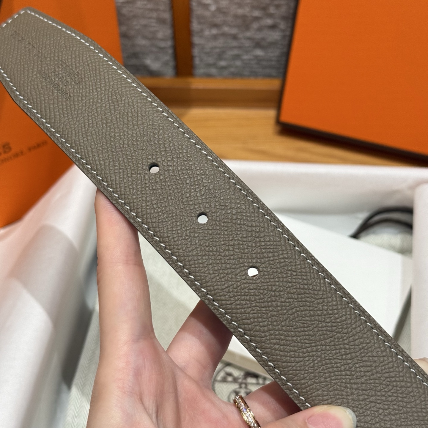 H家男款腰带 - 双面可用、精致なデザイン