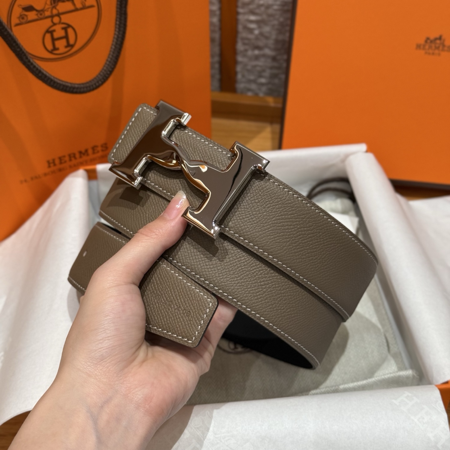 H家男款腰带 - 双面可用、精致なデザイン