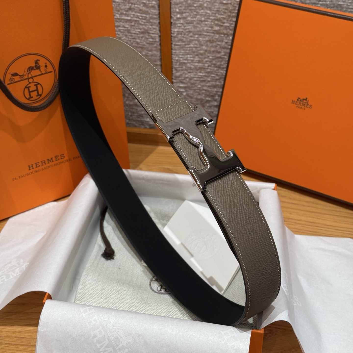 H家男款腰带 - 双面可用、精致なデザイン