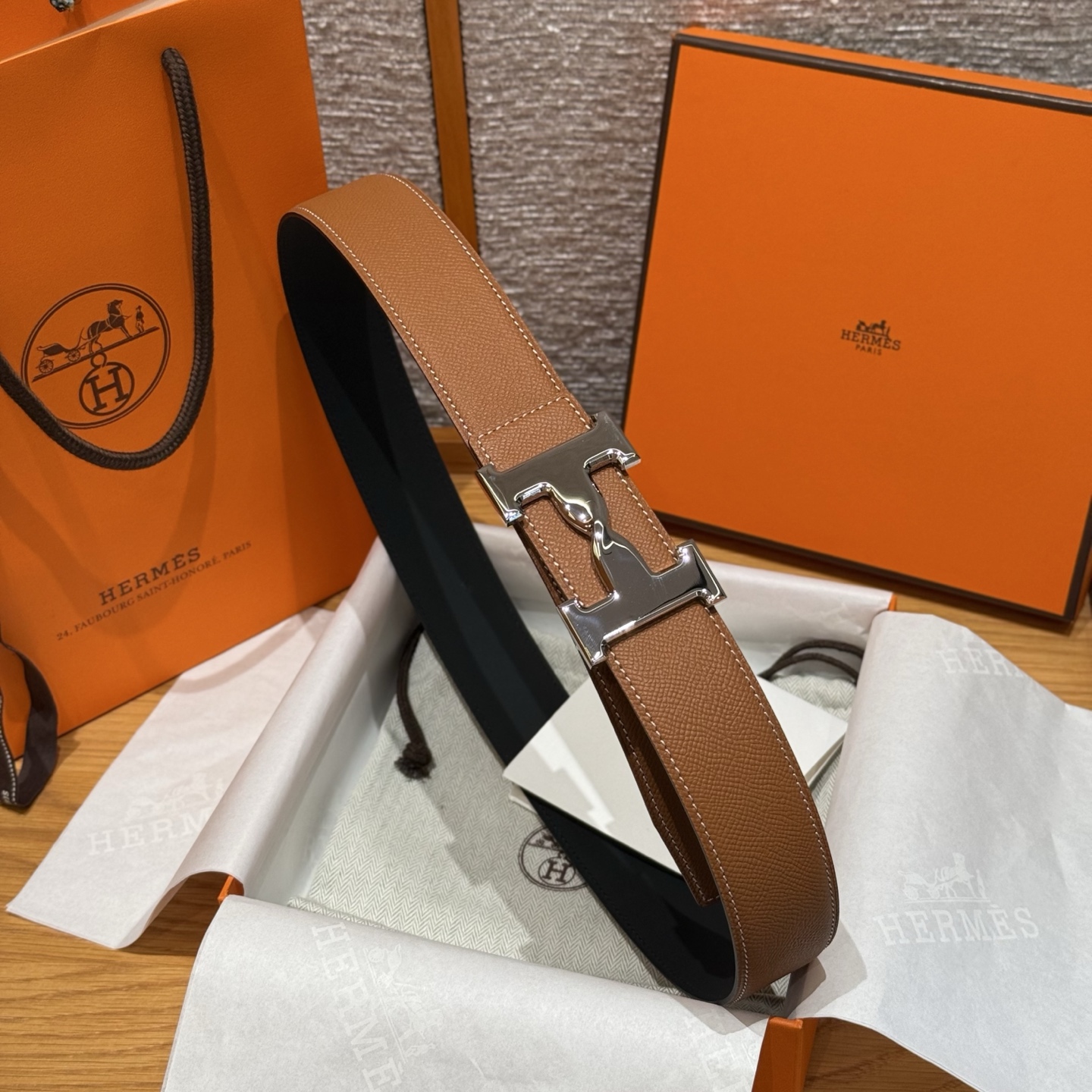 H家男款腰带 - 双面デザインでスタイリッシュなビジネス・カジュアル兼用