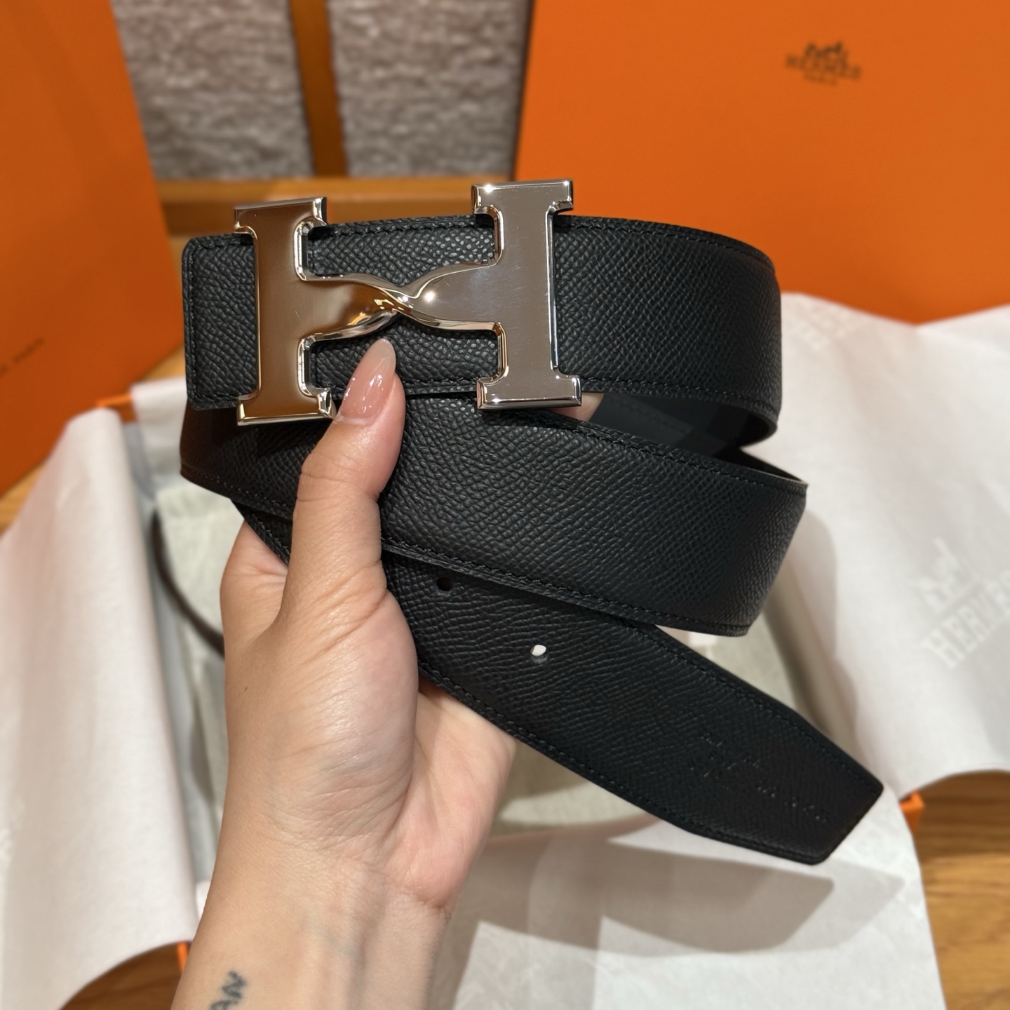 H家男款腰带 - 贅沢で現代的なデザインの両面使用可能