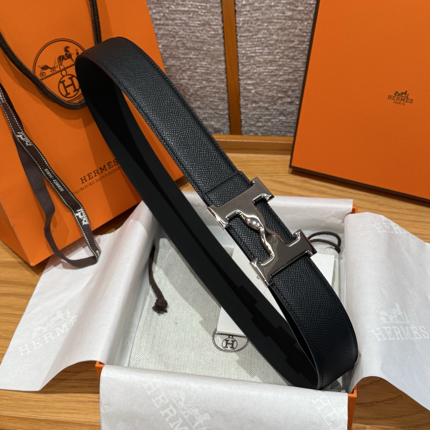 H家男款腰带 - 贅沢で現代的なデザインの両面使用可能