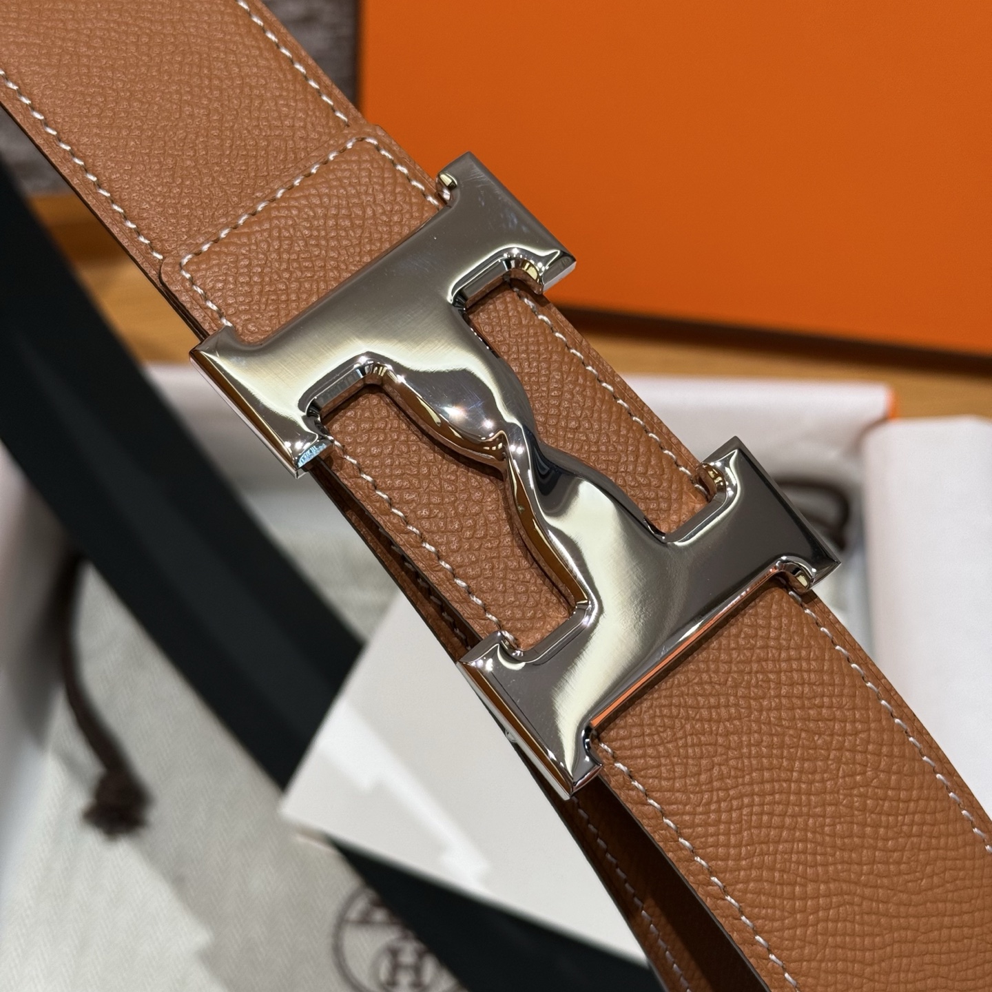 H家男款腰带 - 双面デザインでスタイリッシュなビジネス・カジュアル兼用