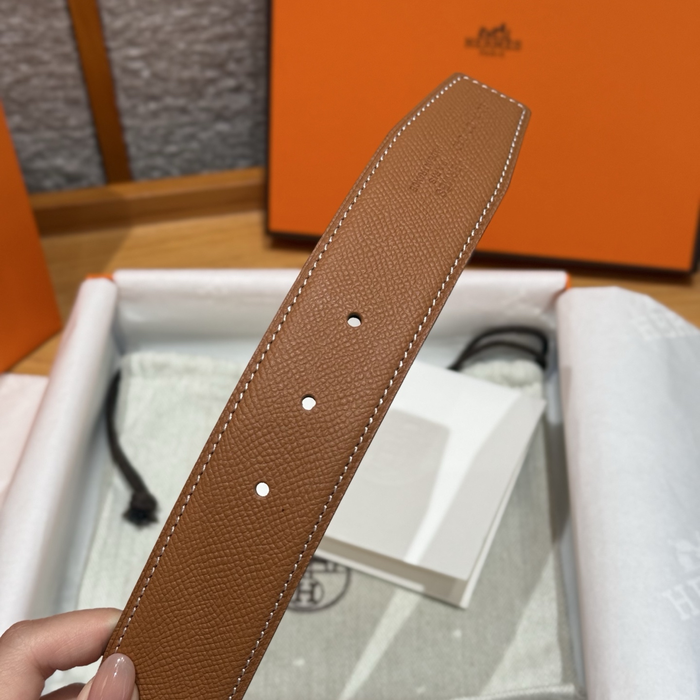 H家男款腰带 - 双面デザインでスタイリッシュなビジネス・カジュアル兼用