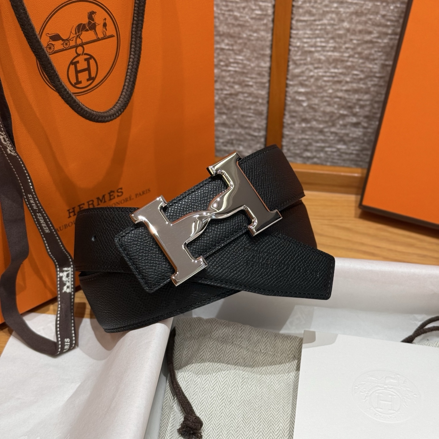H家男款腰带 - 贅沢で現代的なデザインの両面使用可能