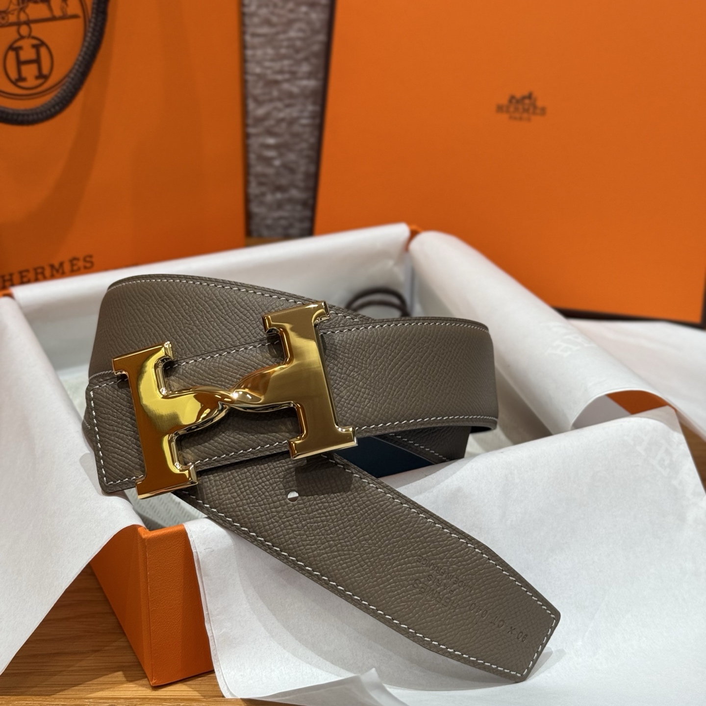 H家男款腰带 - 双面使用の高級感あふれるデザイン