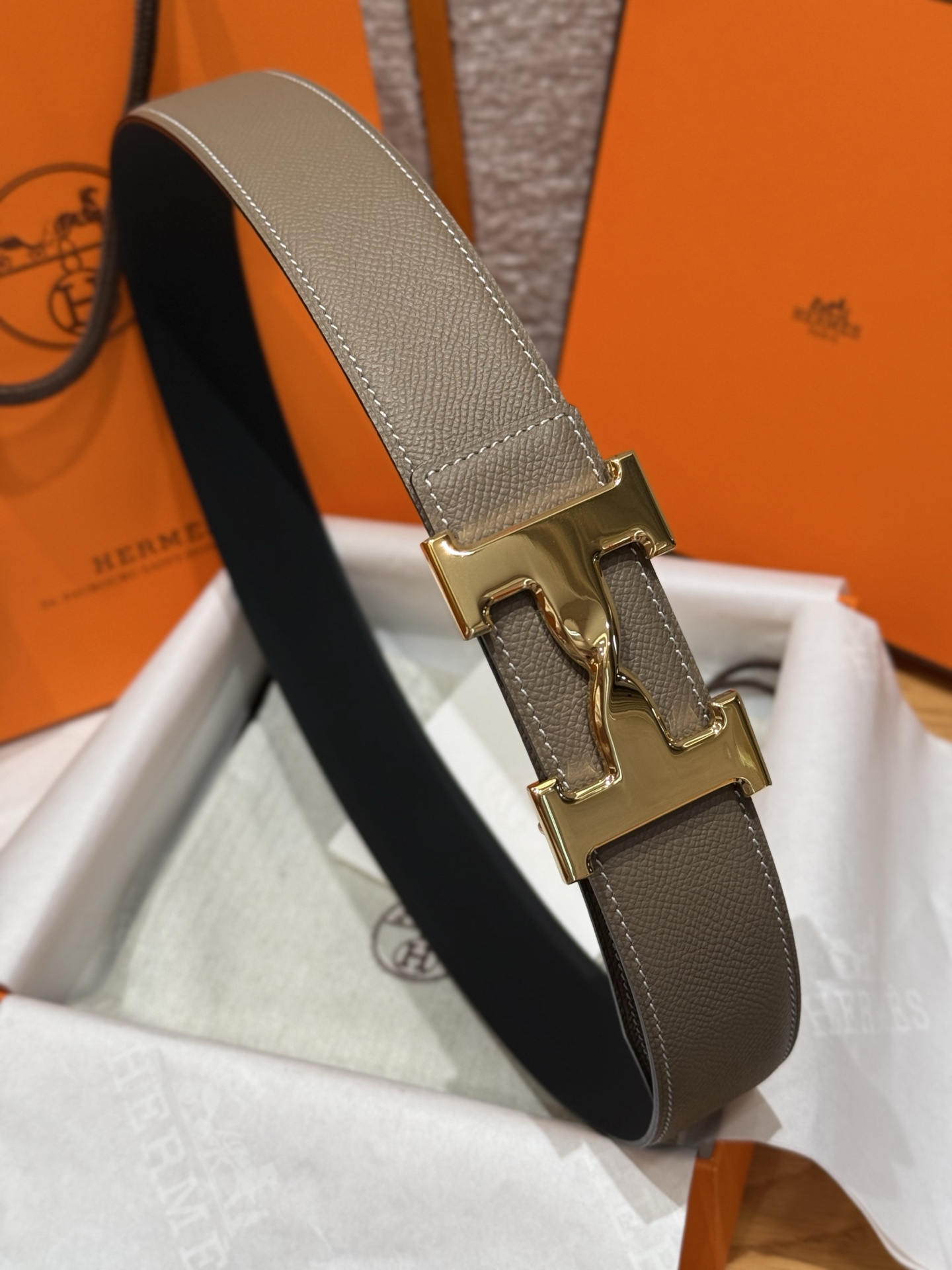 H家男款腰带 - 双面使用の高級感あふれるデザイン