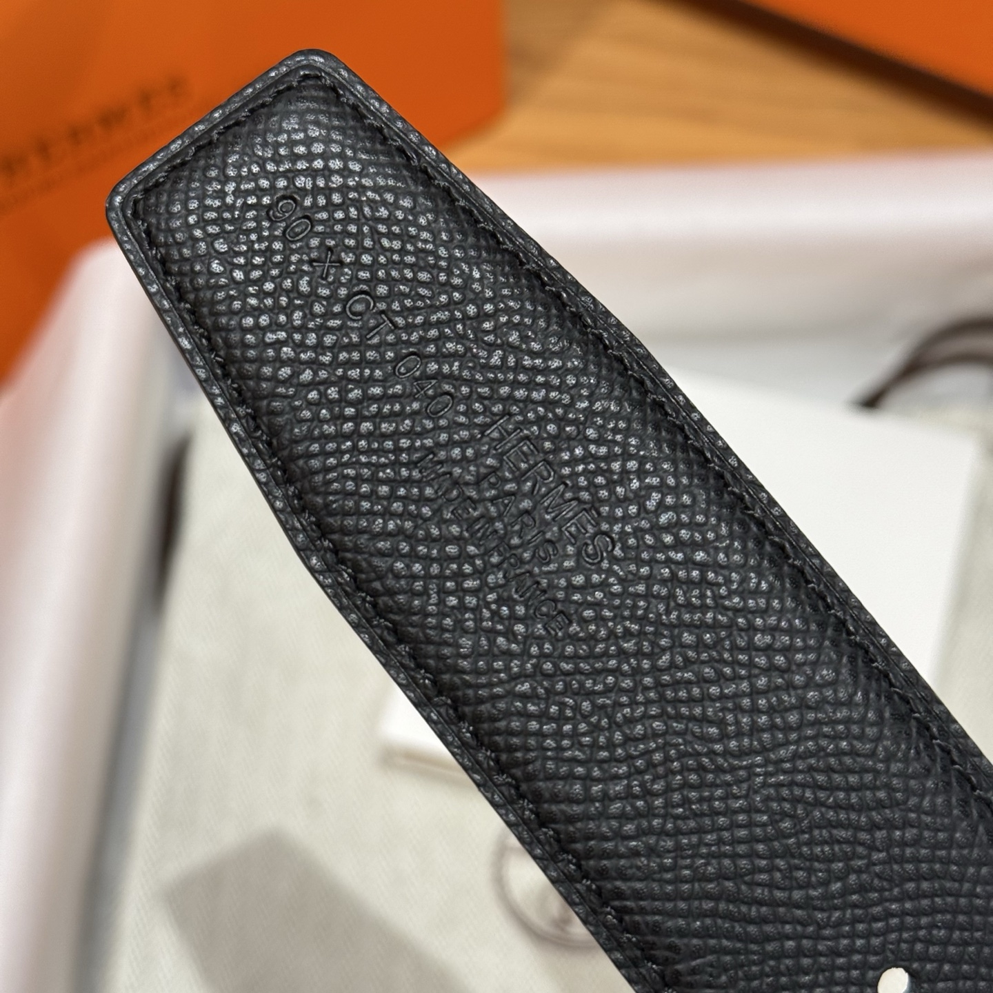 H家男款腰带 - シンプルで洗練されたデザインの両面使用可能