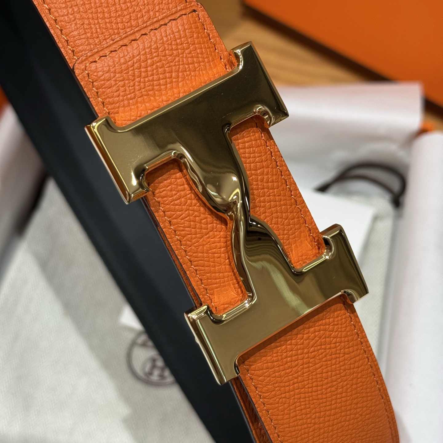 H家男款腰带 - 双面可用デザインと3D立体効果の高級感