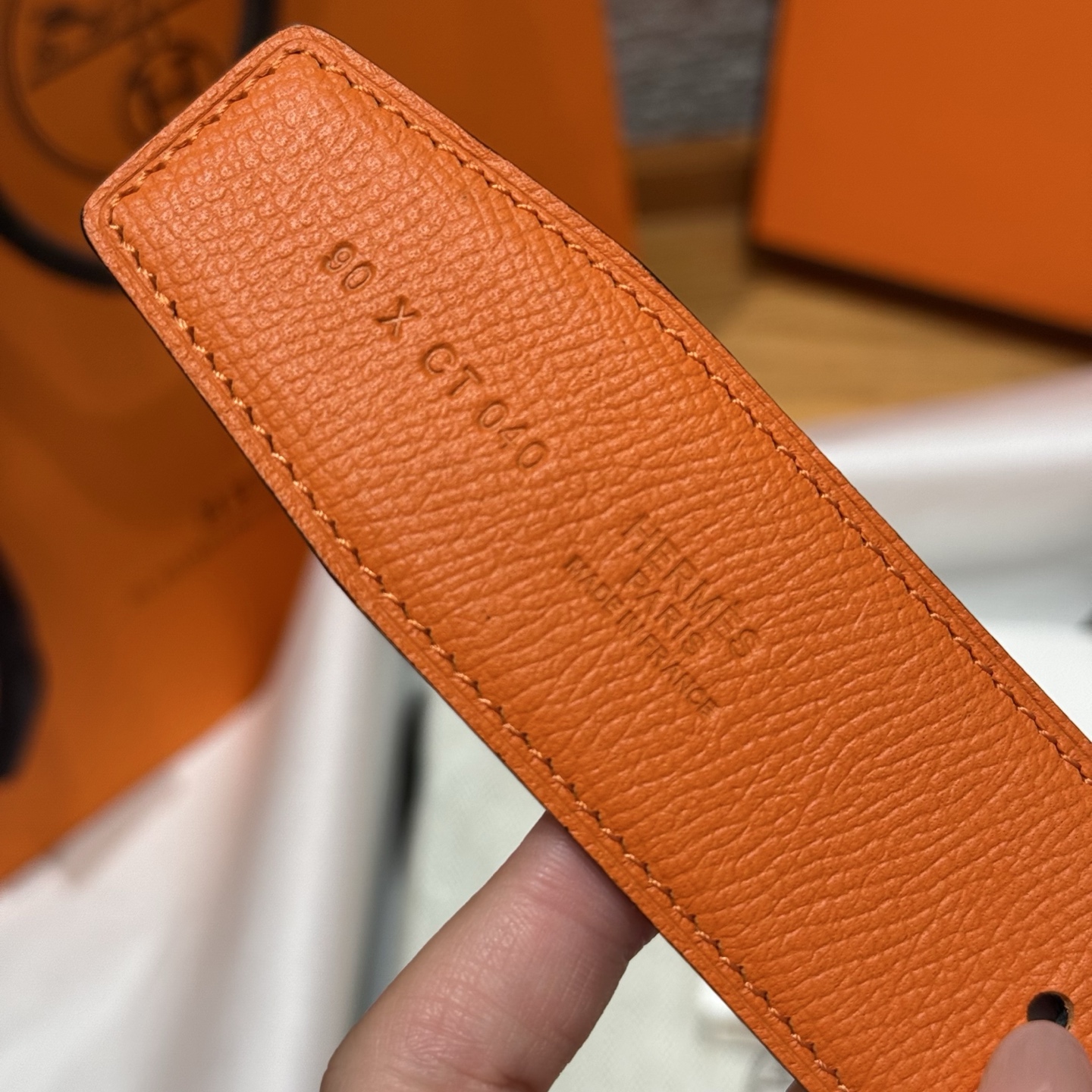 H家男款腰带 - 双面可用デザインと3D立体効果の高級感