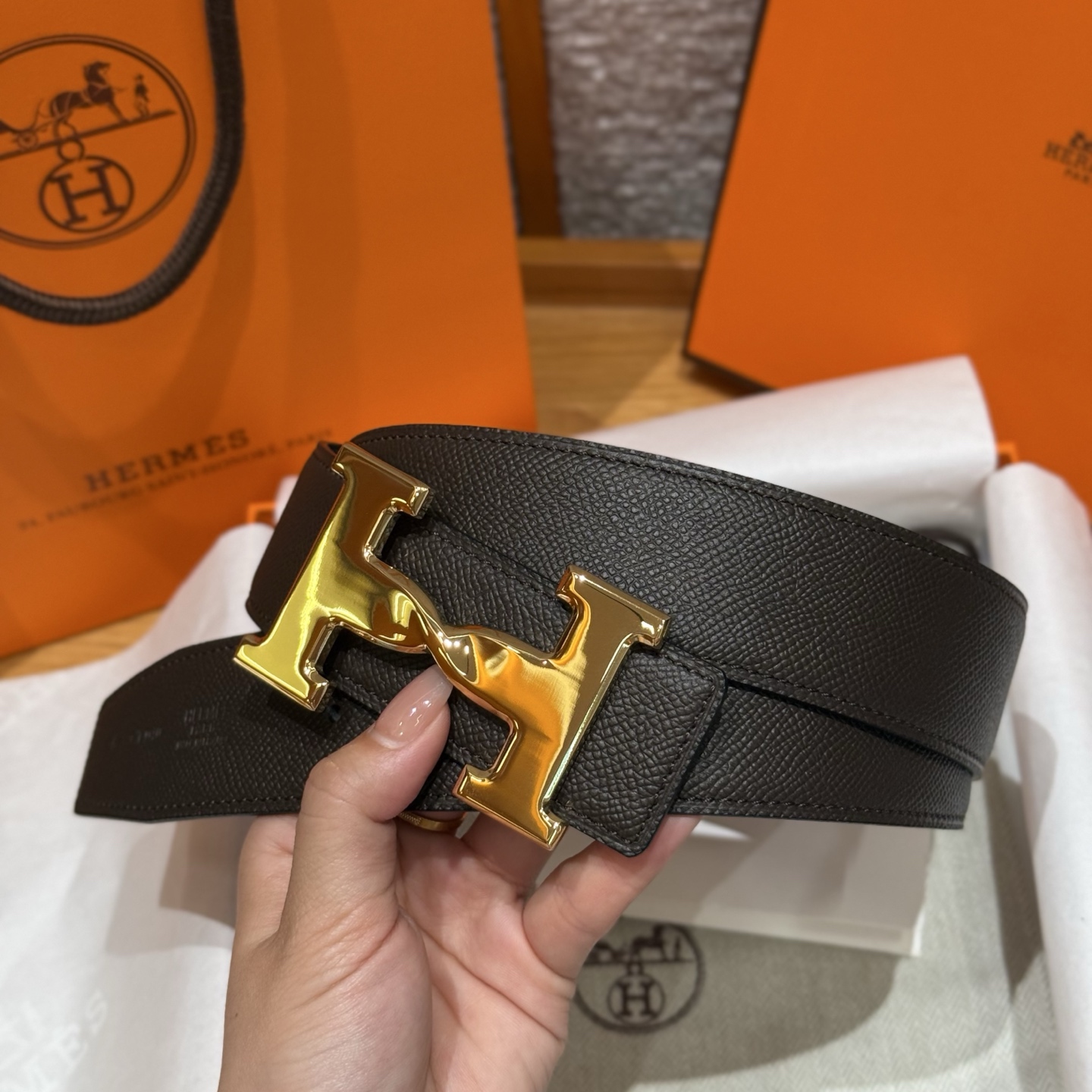 H家男款腰带 - ダブルサイド使用可能でスタイリッシュなデザイン