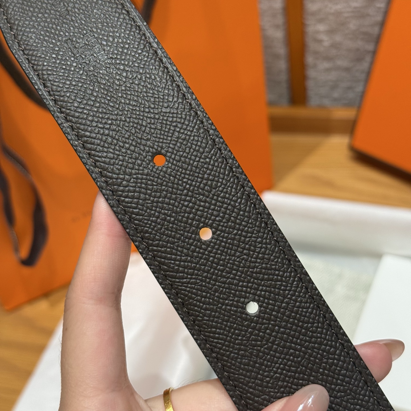 H家男款腰带 - ダブルサイド使用可能でスタイリッシュなデザイン