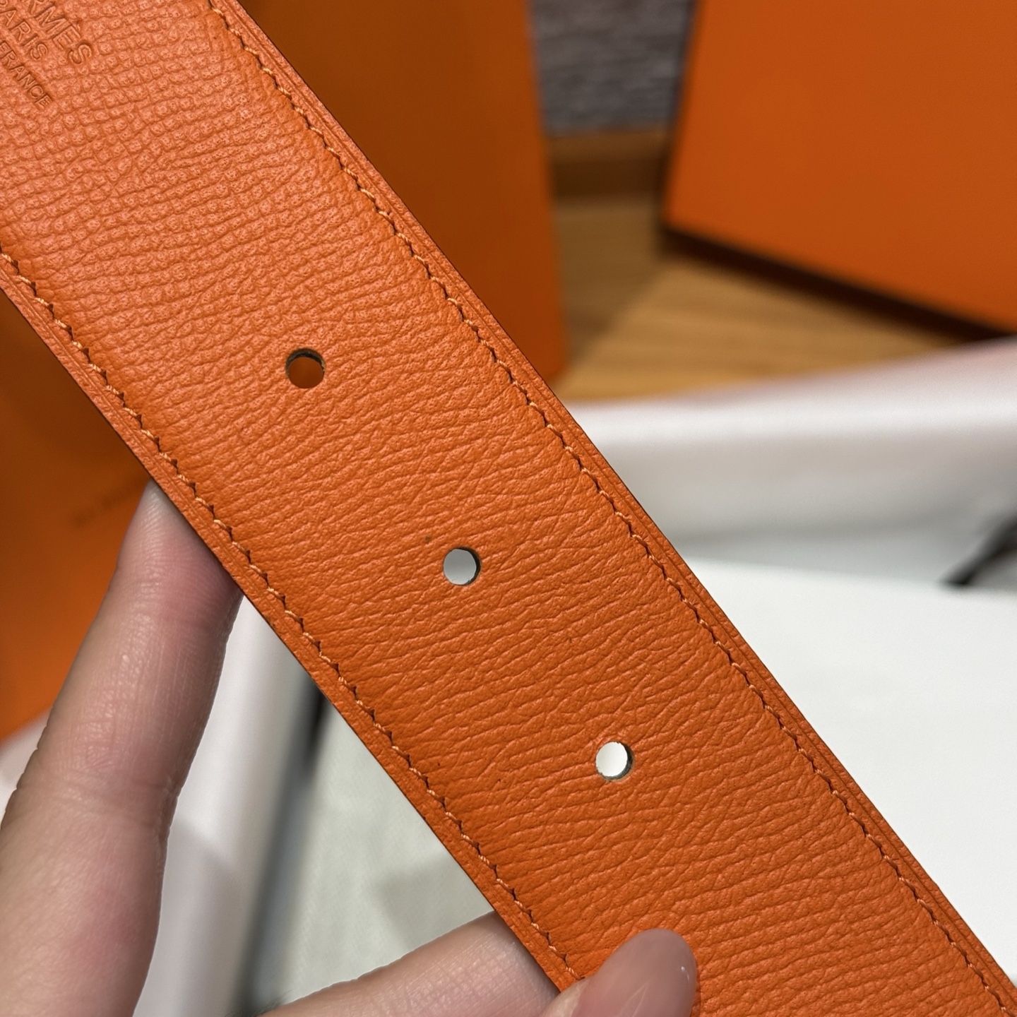 H家男款腰带 - 双面可用デザインと3D立体効果の高級感