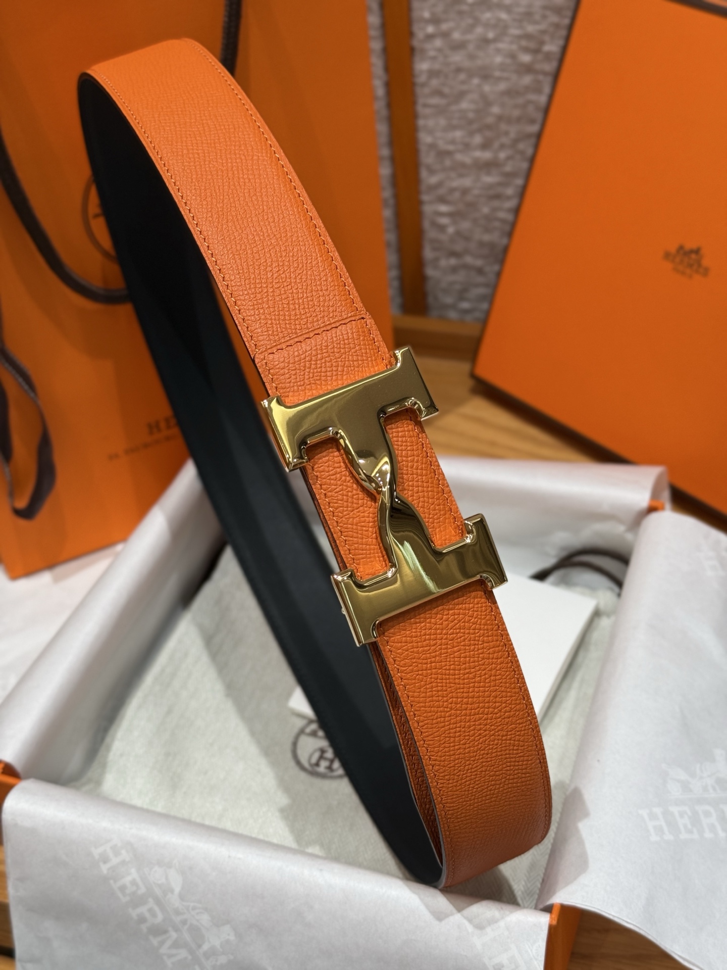 H家男款腰带 - 双面可用デザインと3D立体効果の高級感